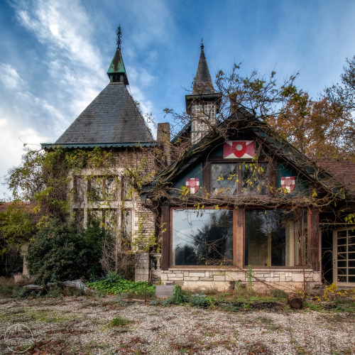 urbanrelicsphotography: CHATEAU D’ORInformation about this remarkable building complex is very