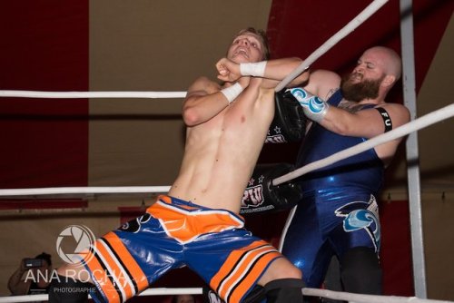 OH YES UTTER MISMATCH!!!! NICE USE OF THE TAG ROPE TOO!!!! YOUR CLASSIC RULE BENDER   VS HOT BA