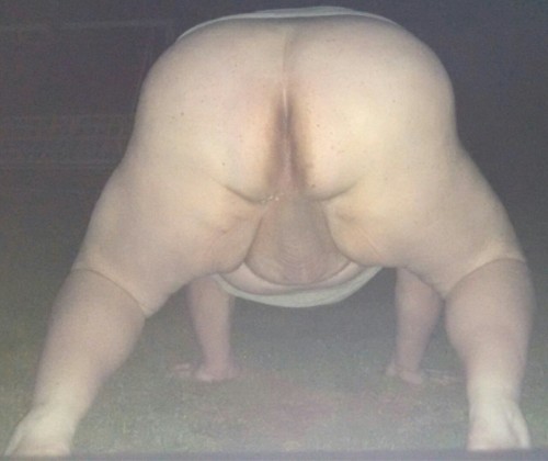 bigdaddy3650:  Few more night shots in yard love outside . reblog if like . I accept submissions or tribute pics :)