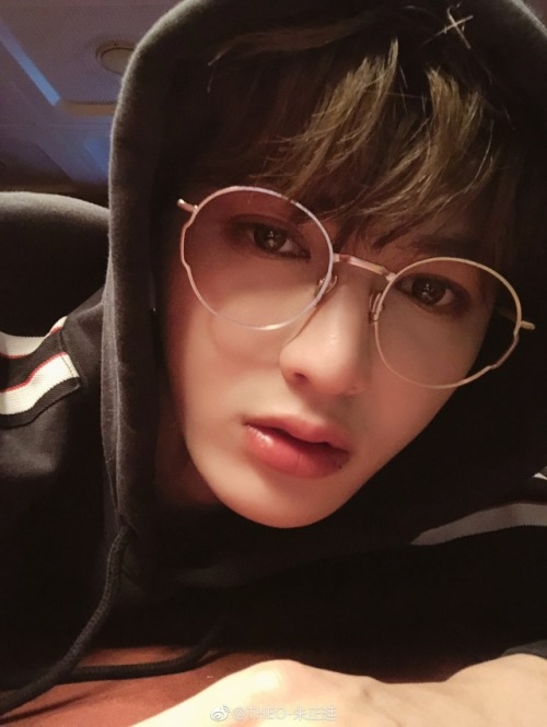 「180901」Zhengting’s Weibo Update“9 pictures to match September! (Not enough pictures so dragged in 2