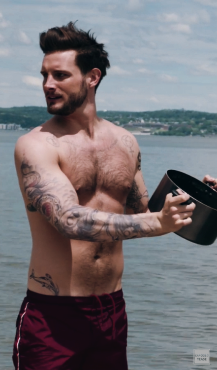 exposedteaseceleb:  Nico Tortorella in Younger