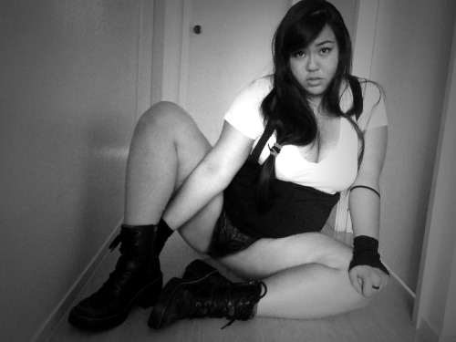 fuckmylittlecunt:  i just took this one cuz i felt like it. and i wanted to try out my new tripod for my phone :D