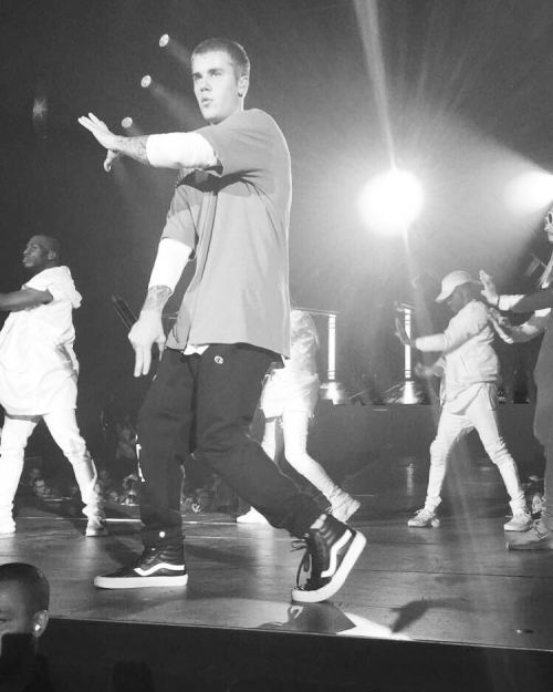justnitbieber: Swag Biebs #purposetour #justinbieber #purposetourparis #worldwide #beliebers