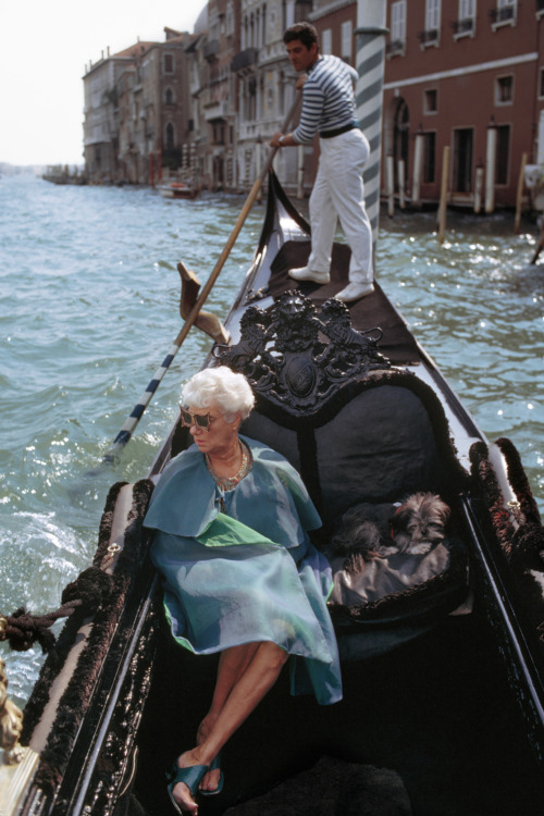 vintageeveryday:18 photographs of Peggy Guggenheim wearing her iconic “butterfly” sungla