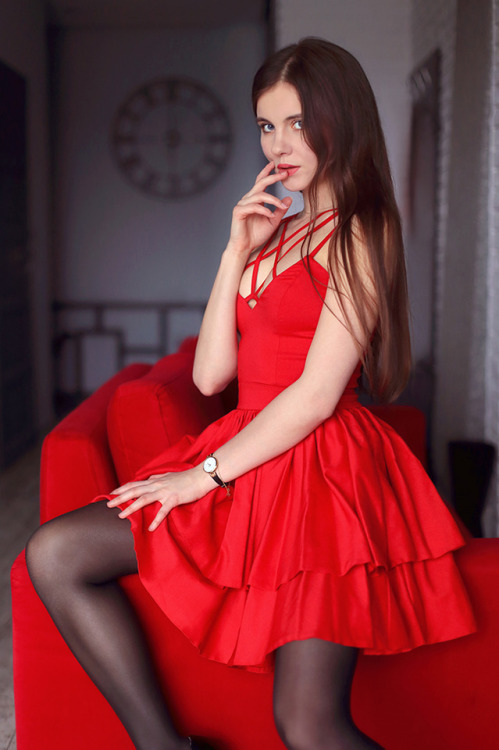 Sex razumichin2:  Ariadna in red dress and black pictures