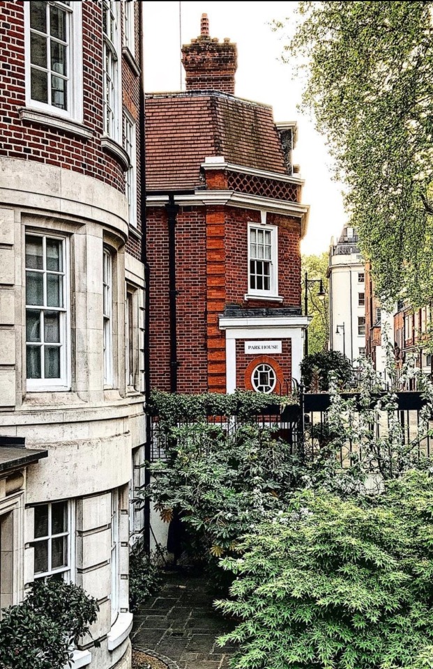 enchantedengland:    Mayfair is the poshest part of London, with spectacular architecture