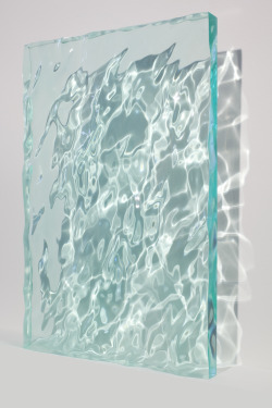 c0urtneys:  this makes the wall look like the surface of water…woah