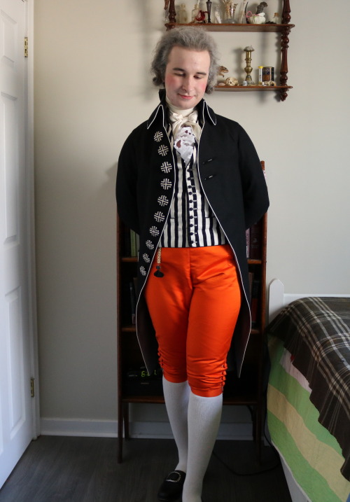 Alright, I’m sorry I called these breeches “horrible and garish”. I love how they 