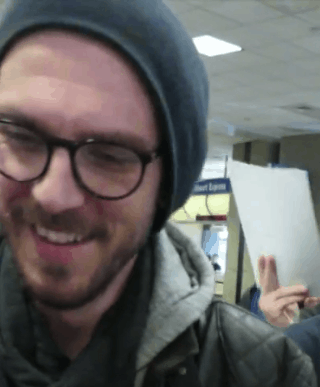 glofigs:danstevensnews:Dan Stevens signing autographs: beanie and glasses edition [NYC and Sundance 