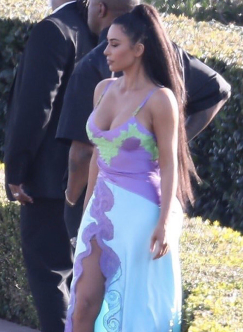 Kim Kardashian seems to have developed a habit of wearing pieces from Naomi’s Archive. She eve