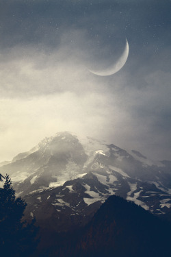 lionandramphotography: Moon over Misty Mountain Keep reading  the fuck?&hellip; you can’t see stars through the dark side of the moon&hellip;