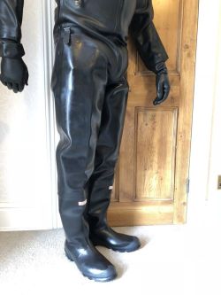 stinkykinkyrubberworld: Gummi und Waders