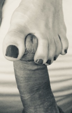 A Male Who Loves Female Feet