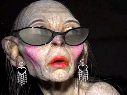 getmebodiedmp3:sodomymcscurvylegs:c-bassmeow:Donatella Versace truly is ageless! That’s Sasha velour