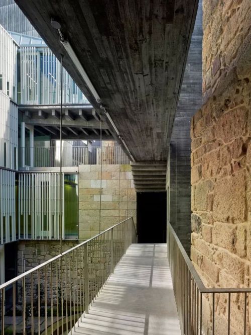 archatlas:       Property Registration Offices in Spain  Property Registration Offices by Irisarri Piñera Arquitectos seeks a balance between a joint organization, and not give up the presence of clustered buildings, between get a sense of unitary