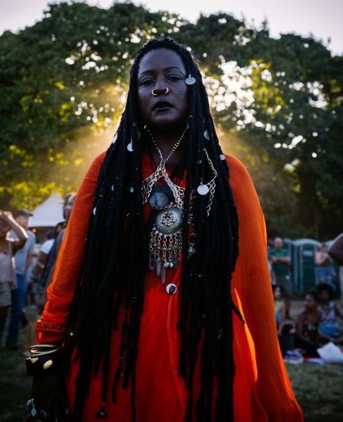ignorethewhites:  ikeslimster:   AFRO PUNK 016 // DAY 1.PHOTO JOURNAL BY IKE SLIMSTER    MORE ON IG: @SLIMSTERGRAPHY   Honestly. Truly  