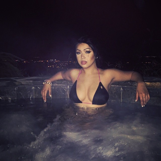 xkveezy:  You only get a short break when you deserve it. #HintHint #IveBeenGoinHardForThisNewProjectImPuttingOutForYouGuys