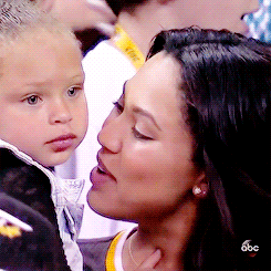 bbyygiiirll:  thecurryfamily:“Daddy’s going to win the whole thing.”   $$
