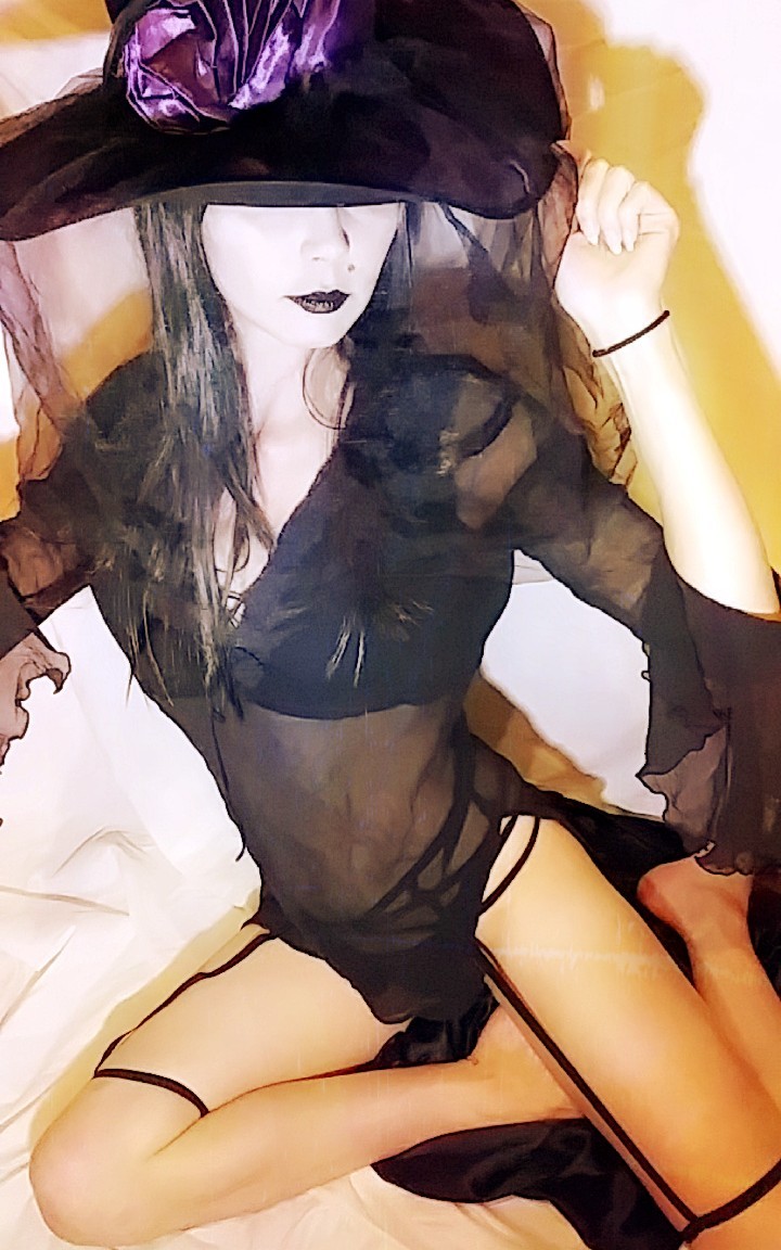hoe-ly-shyt:   Fire burn and caldron bubble Snapchat sale, only $15 for month of