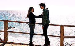 onscreenkisses:The Space Between Us:Gardner + Tulsa + kisses/momentsrequested by @minimooseketeer
