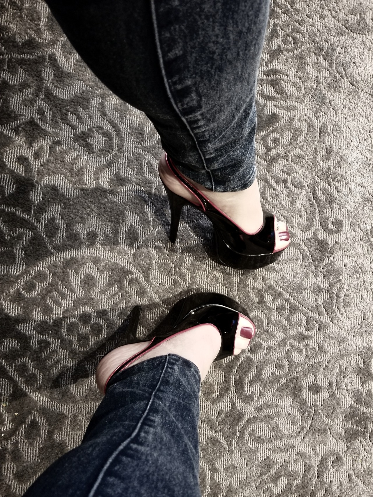 the-lexa:  Slingbacks, some of the best CFM heels around💋