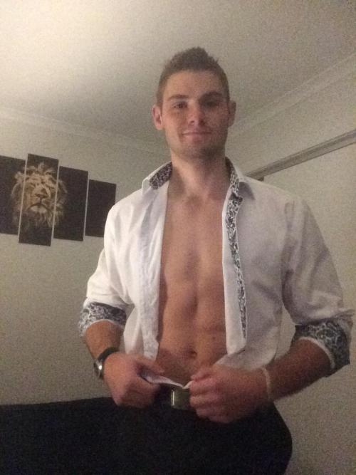 Porn straightdudesexting:  Straight Aussie hunk photos