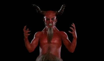 frikadasrandom:  Y aquí tenemos al Demonio Dave Grohl dando caña.