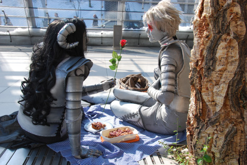 cozynoon: tostalkandlove: robo-date with aradiabot &amp; brobot You two just looked so great&hel