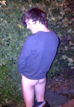 male-celebs-naked:  Harry Styles 1See more here