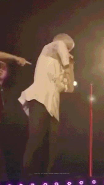 baconnotbaekhyun:Byun Baekhyun ft his LETHAL bodyrolls 😵+ please someone make
