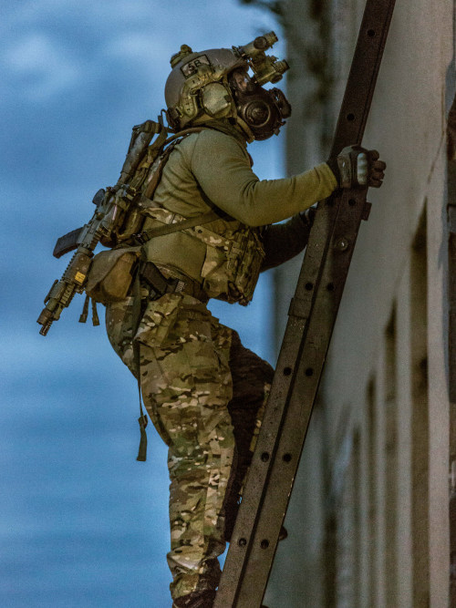 militaryarmament:  (Updated) In Exercise Flaming Sword, the Lithuanian military trained together with troops from the Latvian Special Operations Unit, Norwegian Special Forces and U.S. Navy SEALs. At the crack of dawn various small teams working together