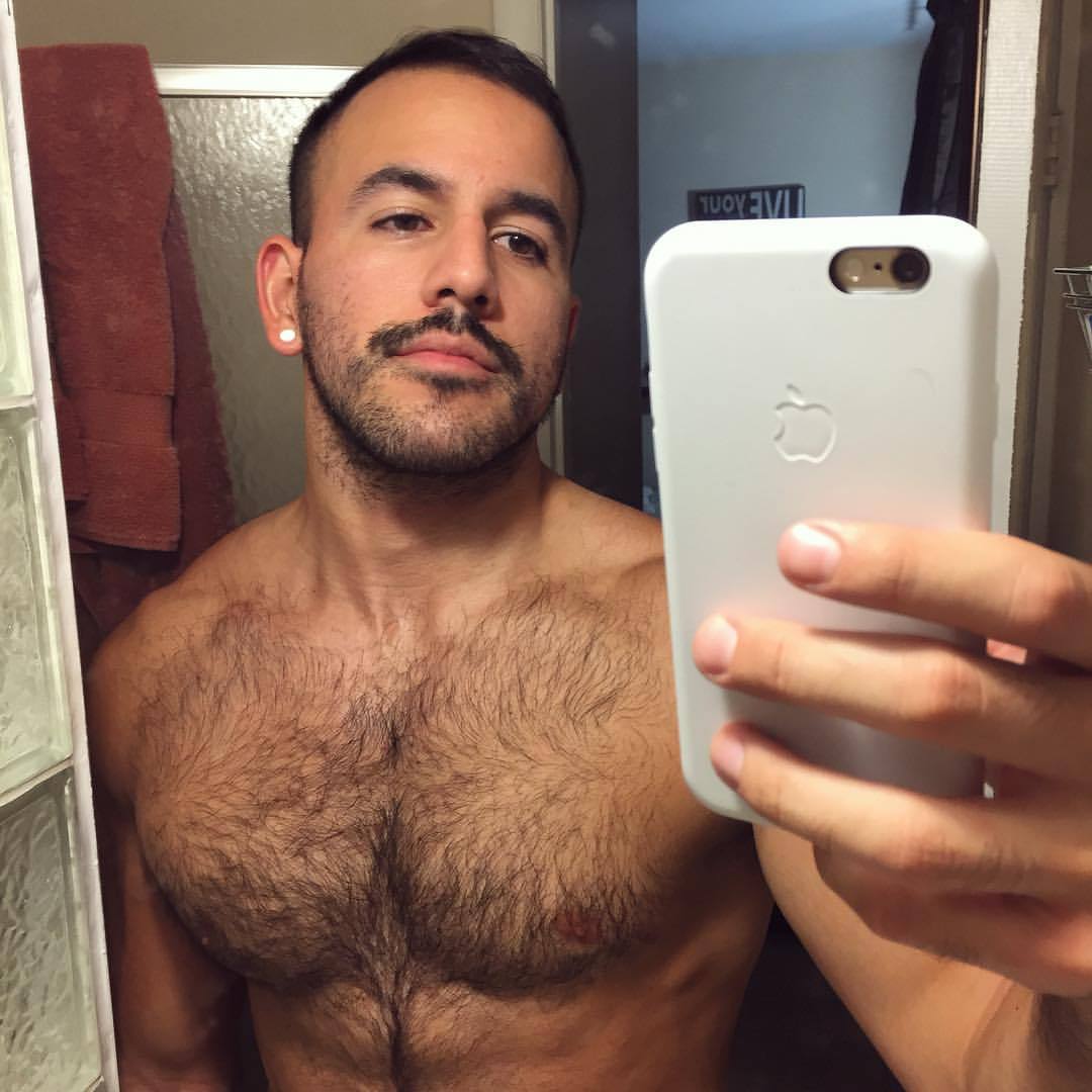 notlorenzo:  Natural vibes. #Gains #Progress #CleanBulk #FitnessGoals #Scruff #Lumbersexual