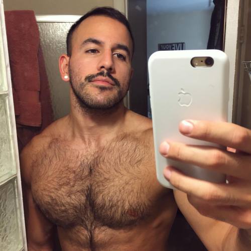 notlorenzo:  Natural vibes. #Gains #Progress #CleanBulk #FitnessGoals #Scruff #Lumbersexual #NoFilter 