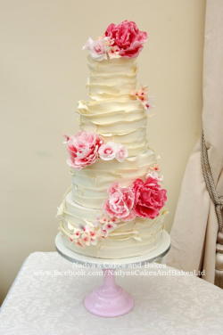 cakedecoratingtopcakes:  pink and ruffles by Nadya …See the cake: http://cakesdecor.com/cakes/147863-pink-and-ruffles