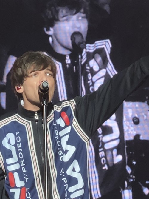 louistomlinsoncouk: Louis on stage in Lima, Peru - 1/6