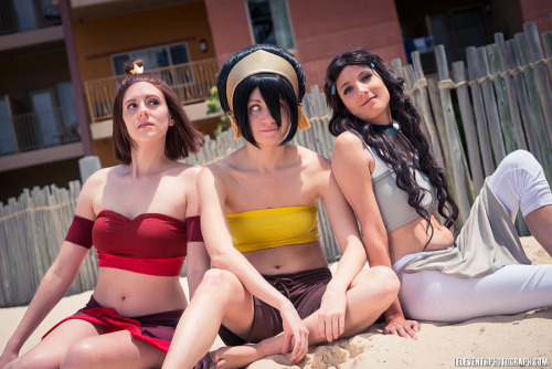 for-the-name-of-fandoms:rinachur:Beach Avatar at Colossal Con 2013Katara- totallysherlockdSuki- amez