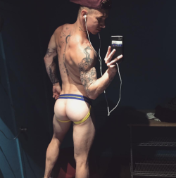 texasfratboy:  damn, this boy is fuckin’ booty-licious! and love his big package!