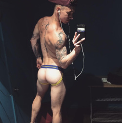 texasfratboy:  damn, this boy is fuckin’ booty-licious! and love his big package! 