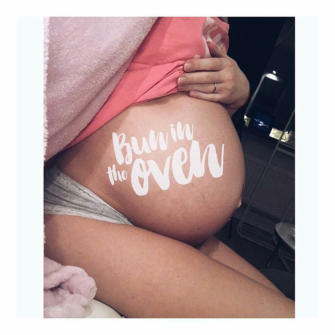 jagoraven: Never wear maternity clothes; always go with the barely fit ones!