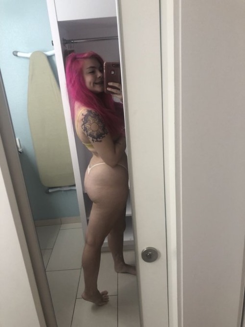 sandratooshy65-deactivated20230:Reblog for pussy pics  Send me sum pics 