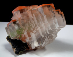 bijoux-et-mineraux:  Calcite with Hematite