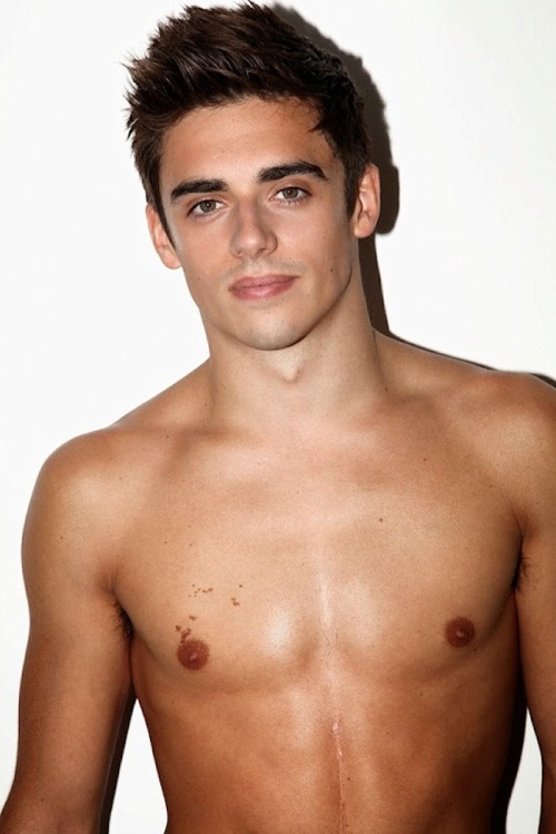 hotguys177:  Lets all just take a moment to look at the hottness of Chris Mears
