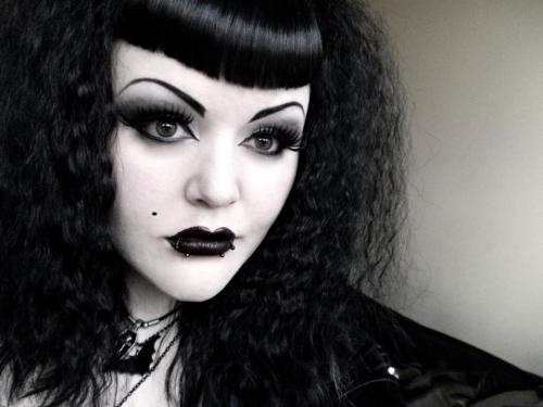 putridpink:  wifetodarkness:  Seeing as everyone is doing it, my 2013 in selfies :)   You are perfection 