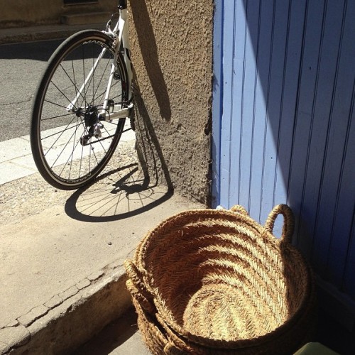 davewalshphoto:  Bike and basket, at Sournia café run by trés gentile English woman. Great apricot c