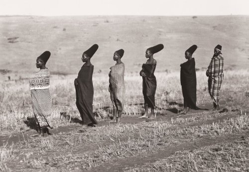 The six wives of Mseuteu Zulu, taken by Alfred Duggan-Cronin, circa 1920s.https://painted-face.com/