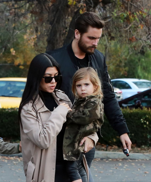 daiilycelebs:  1/3/16 - Kourtney Kardashian + Scott Disick taking Penelope Disick to a movie theater