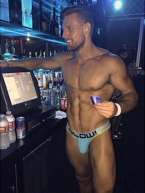proudbulge:  manthongsnstrings:  Super hot Cody Deal   My kind of Bartender.