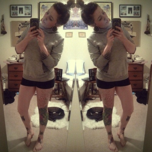 scotiacorinne:  Clearly I give zero fucks when I go to the bar. Hoodie and workout shorts, why not. 