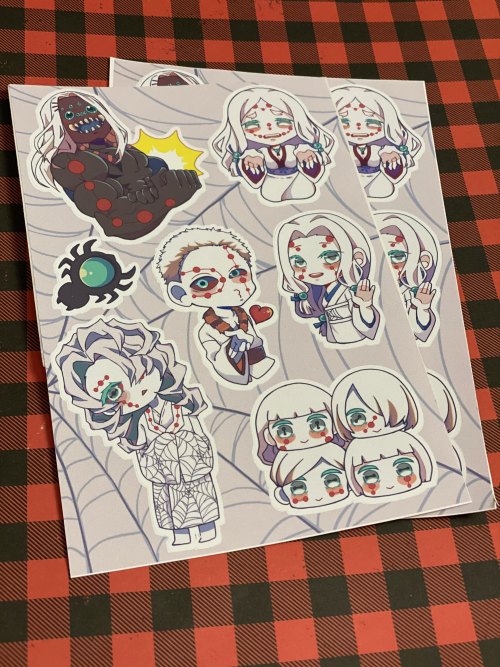 Take a look at these spooky, yet adorable stickers by ⊱ » Aericchi « ⊰! You can print out as many as