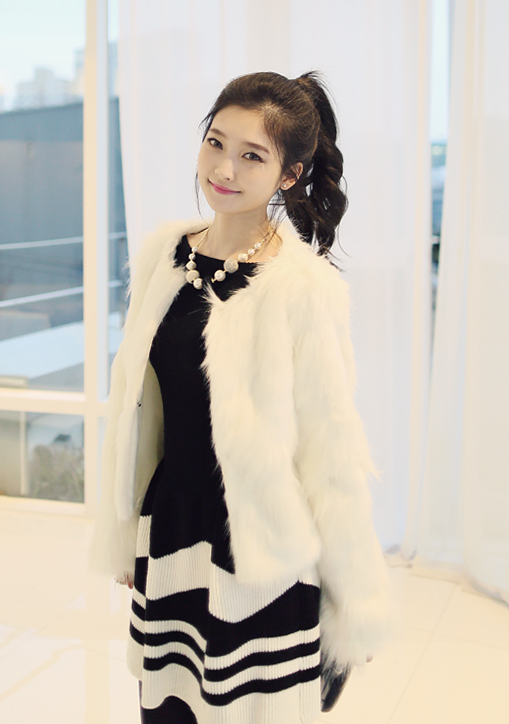 chaintox:korean-dreams-girls:  JooYi - November 26, 2014 2nd Set  I love slim fit